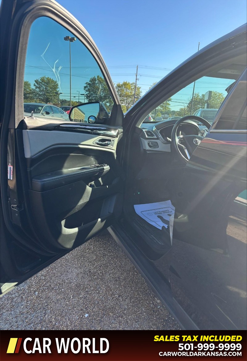 Cadillac SRX Vehicle Full-screen Gallery Image 12