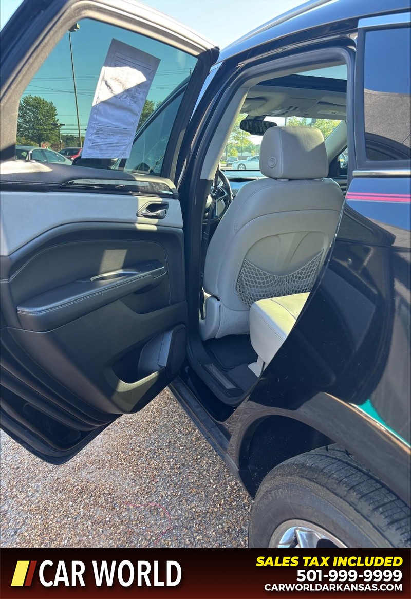Cadillac SRX Vehicle Full-screen Gallery Image 14