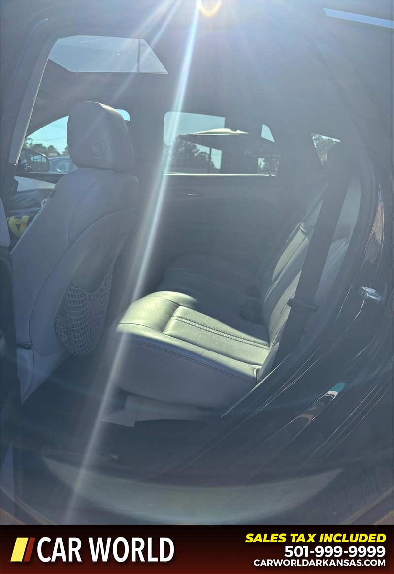 Cadillac SRX Vehicle Full-screen Gallery Image 15