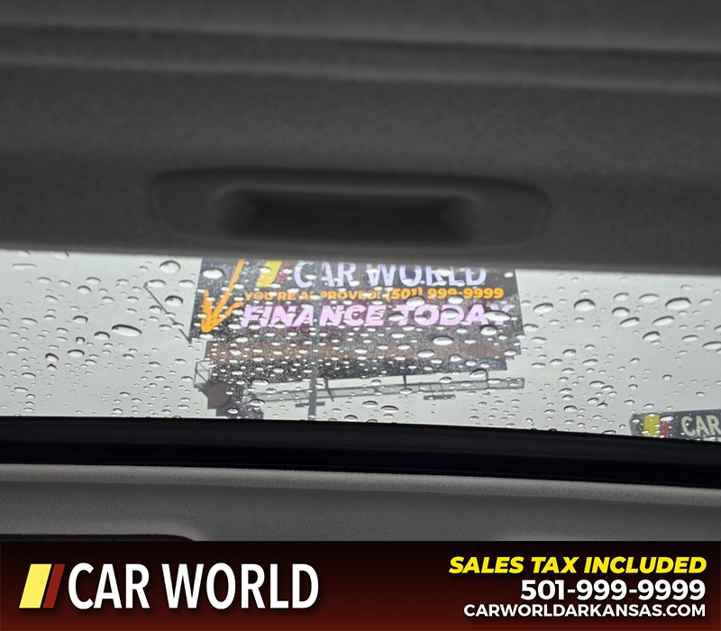 Toyota Camry Hybrid Vehicle Full-screen Gallery Image 19