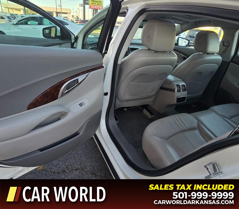 Buick LaCrosse Vehicle Full-screen Gallery Image 9
