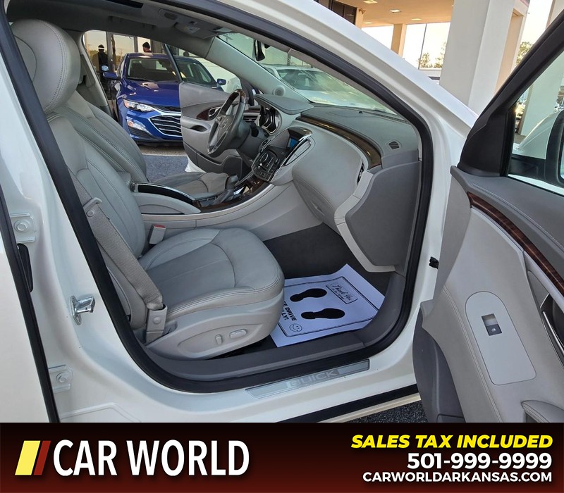 Buick LaCrosse Vehicle Full-screen Gallery Image 11