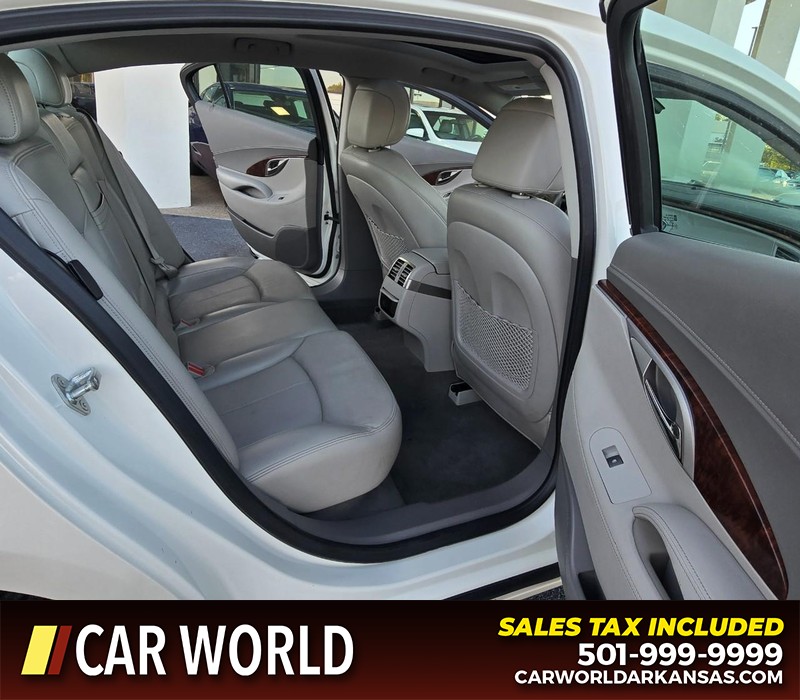 Buick LaCrosse Vehicle Full-screen Gallery Image 12