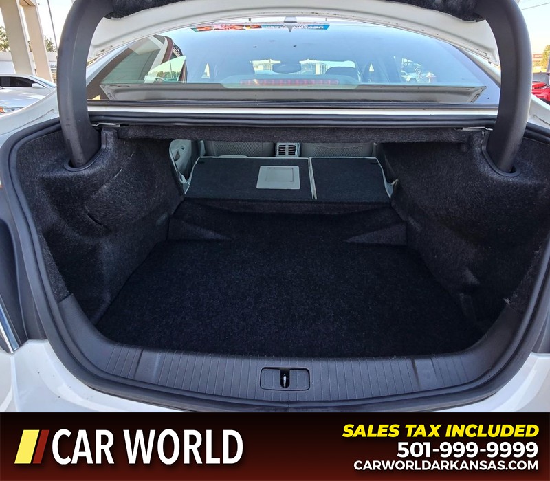 Buick LaCrosse Vehicle Full-screen Gallery Image 14