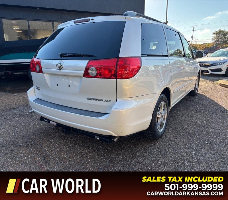 Toyota Sienna Vehicle Full-screen Gallery Image 3