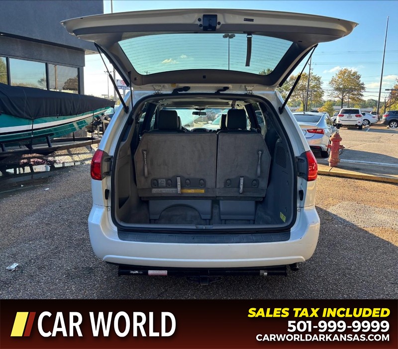 Toyota Sienna Vehicle Full-screen Gallery Image 5