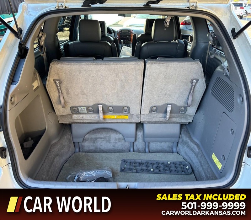 Toyota Sienna Vehicle Full-screen Gallery Image 6