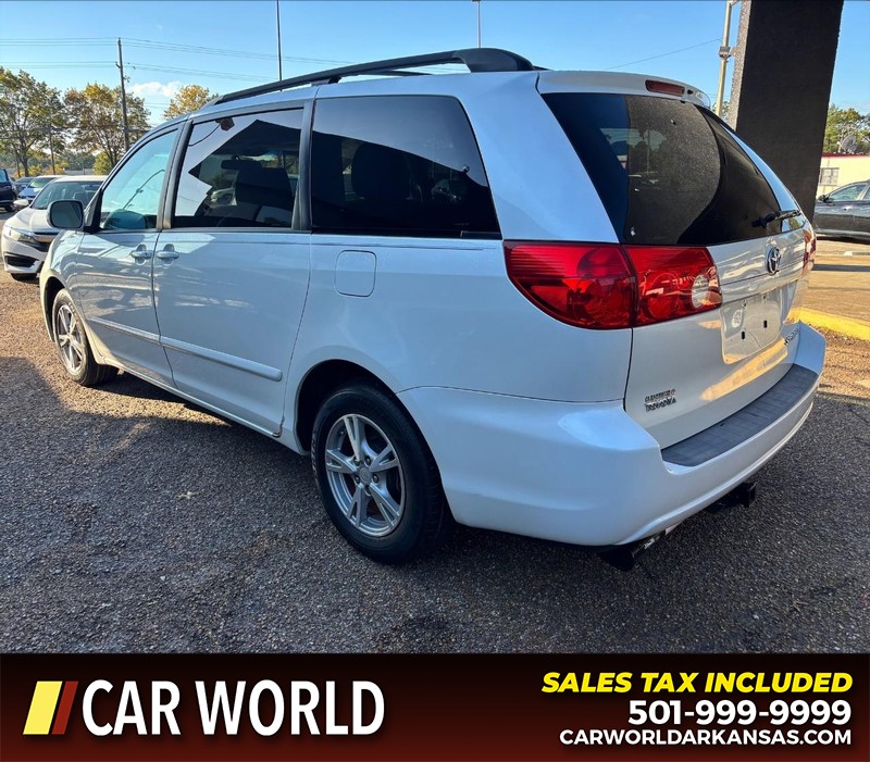 Toyota Sienna Vehicle Full-screen Gallery Image 7