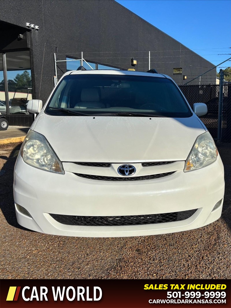 Toyota Sienna Vehicle Full-screen Gallery Image 10