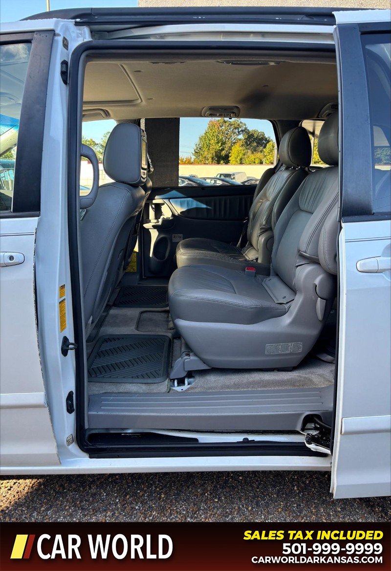 Toyota Sienna Vehicle Full-screen Gallery Image 14