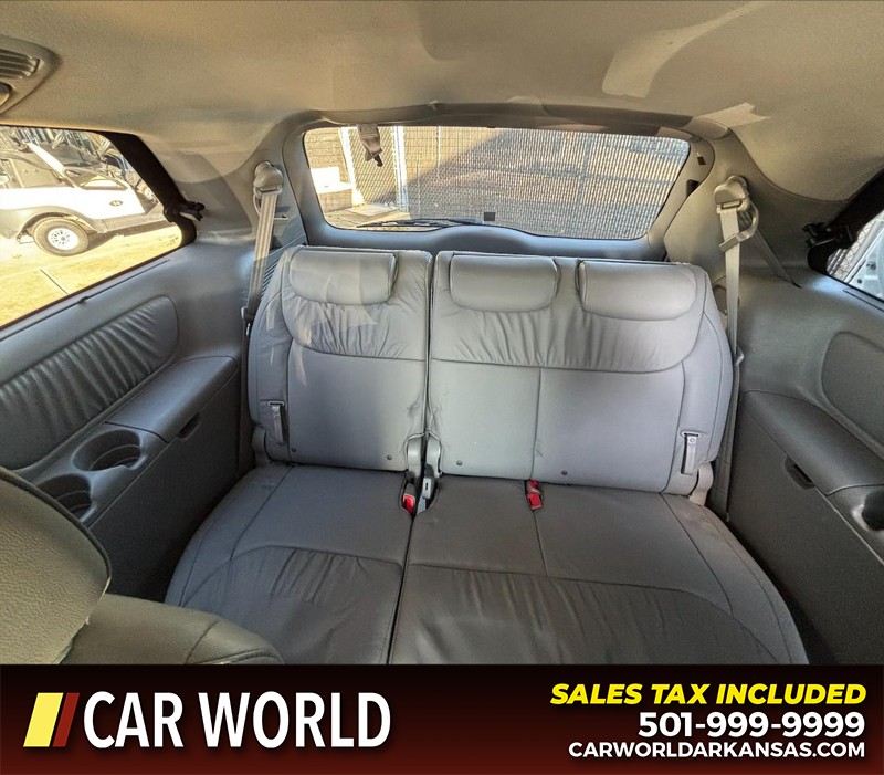 Toyota Sienna Vehicle Full-screen Gallery Image 16