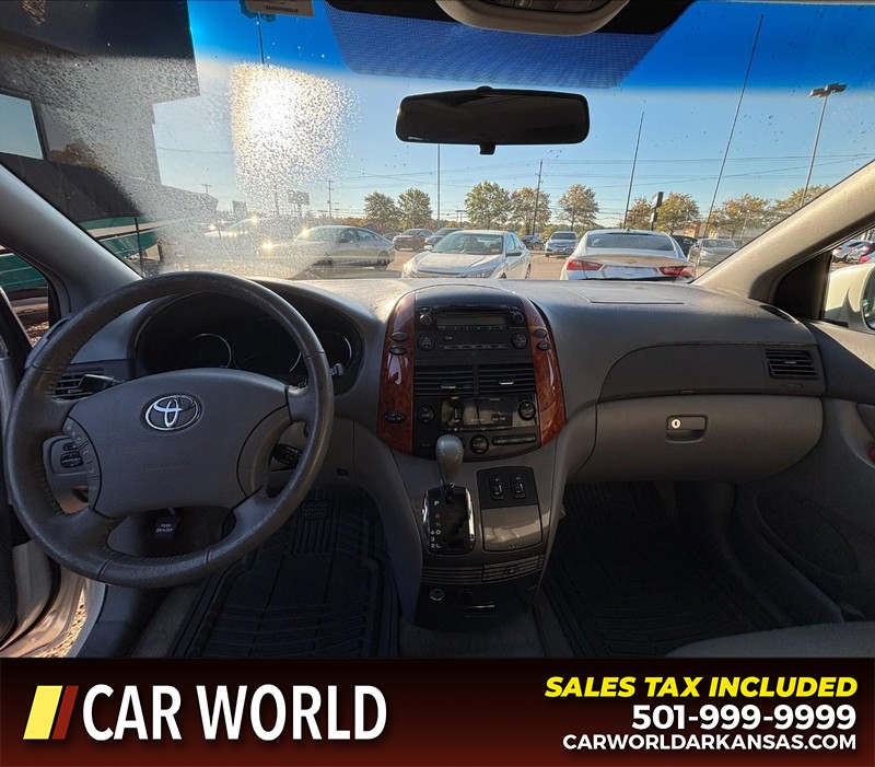 Toyota Sienna Vehicle Full-screen Gallery Image 19