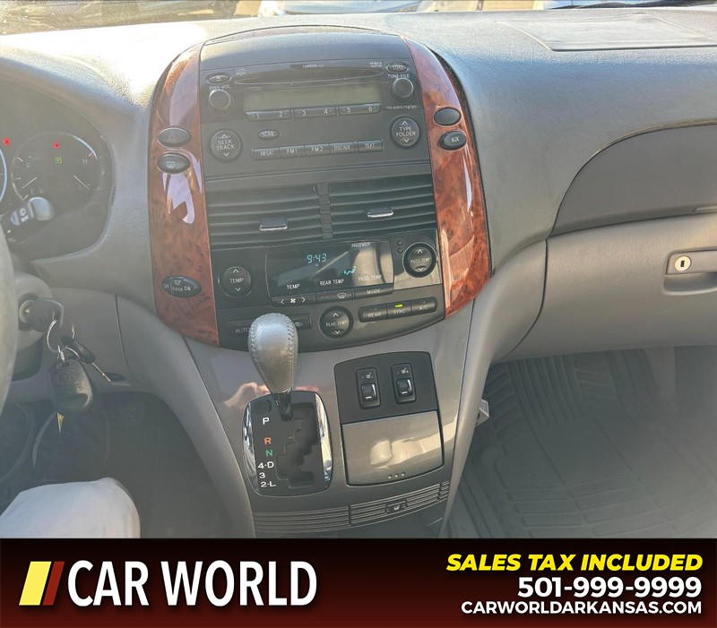 Toyota Sienna Vehicle Full-screen Gallery Image 20