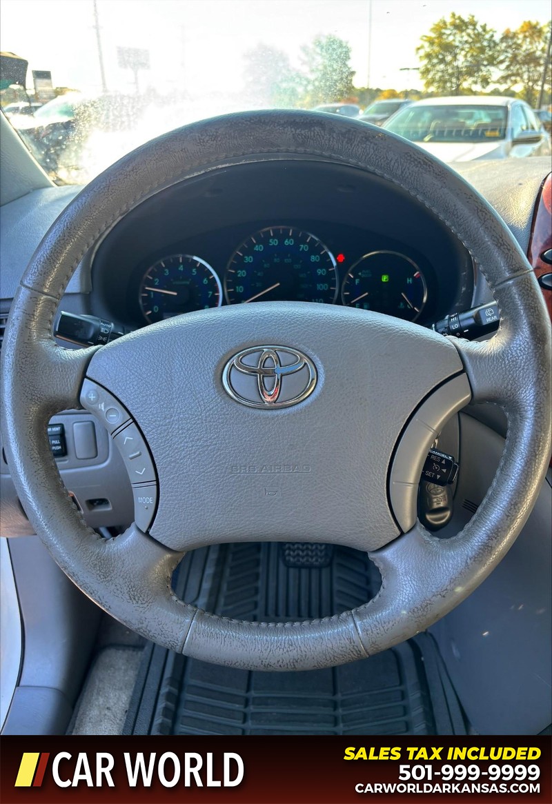 Toyota Sienna Vehicle Full-screen Gallery Image 22