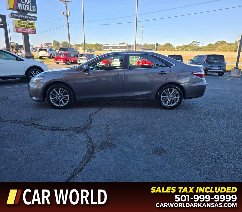 Toyota Camry Vehicle Full-screen Gallery Image 4