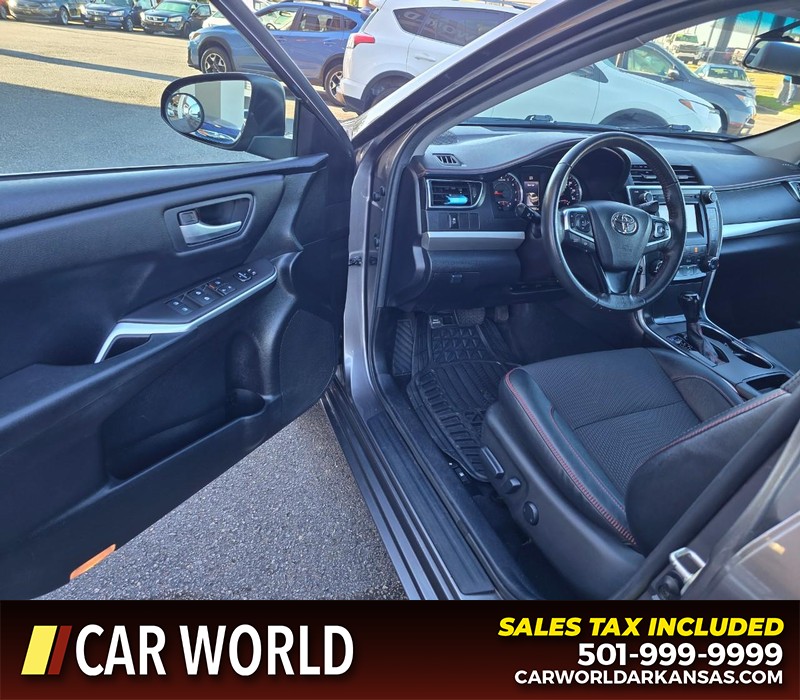 Toyota Camry Vehicle Full-screen Gallery Image 7