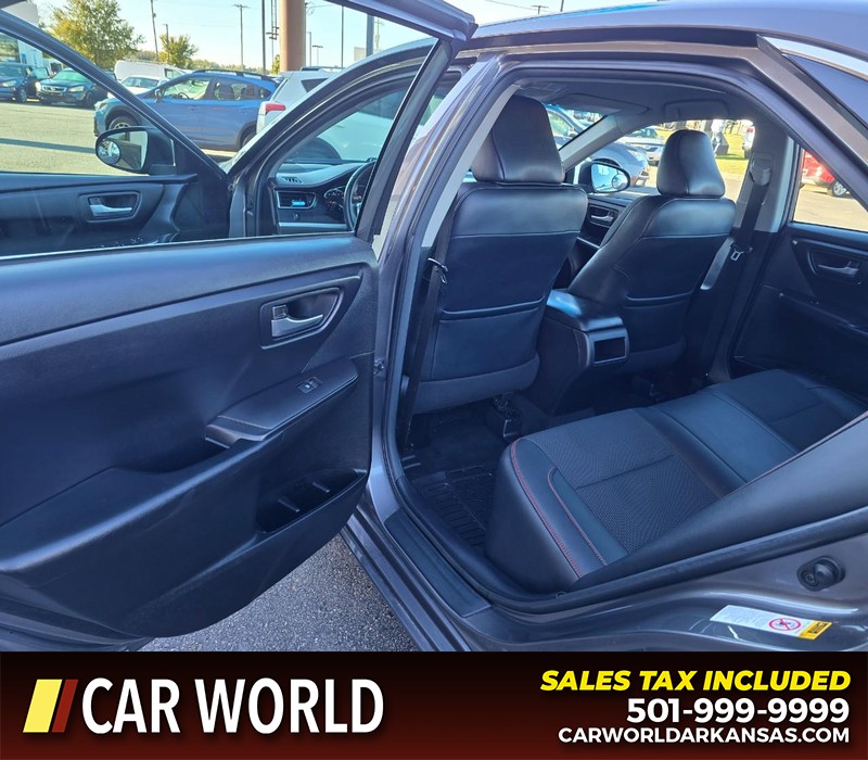 Toyota Camry Vehicle Full-screen Gallery Image 9