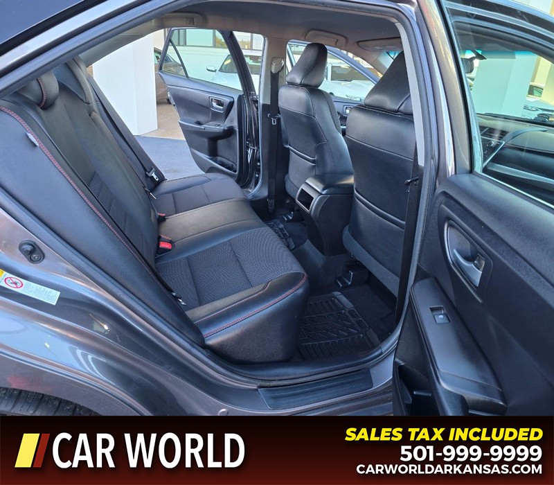 Toyota Camry Vehicle Full-screen Gallery Image 12