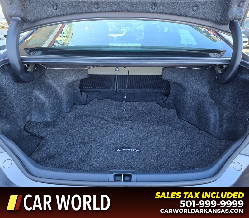 Toyota Camry Vehicle Full-screen Gallery Image 13