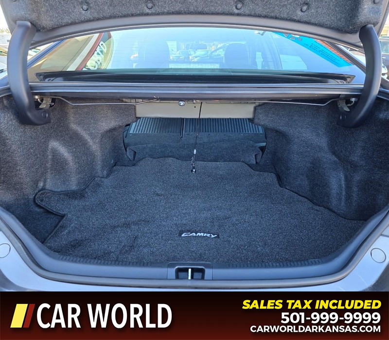 Toyota Camry Vehicle Full-screen Gallery Image 14