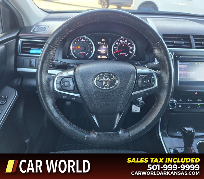 Toyota Camry Vehicle Full-screen Gallery Image 15