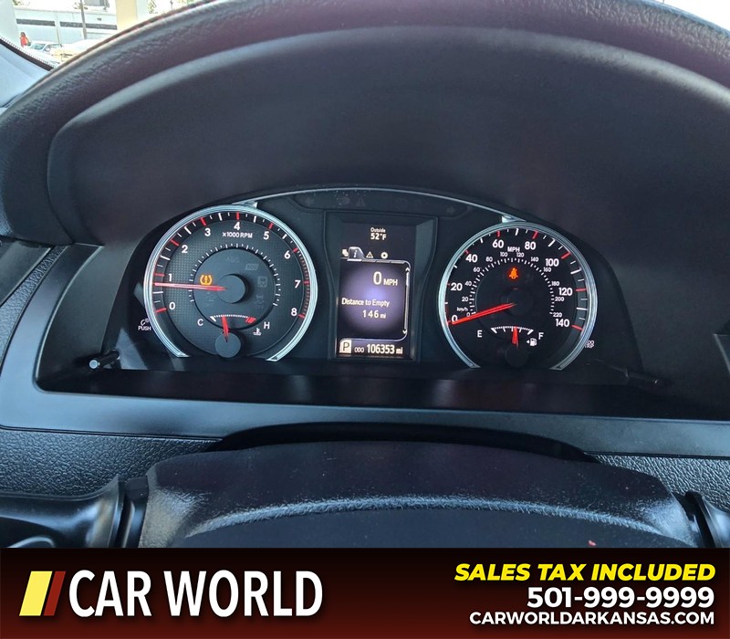 Toyota Camry Vehicle Full-screen Gallery Image 17