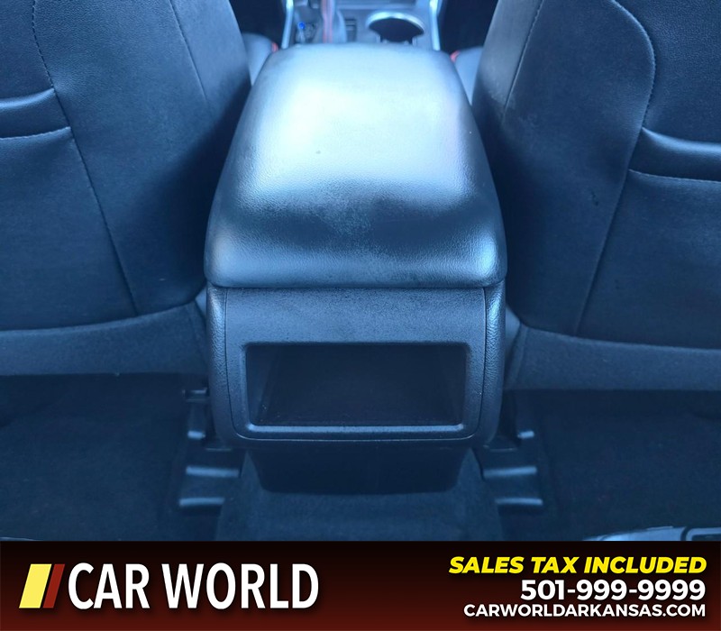 Toyota Camry Vehicle Full-screen Gallery Image 19