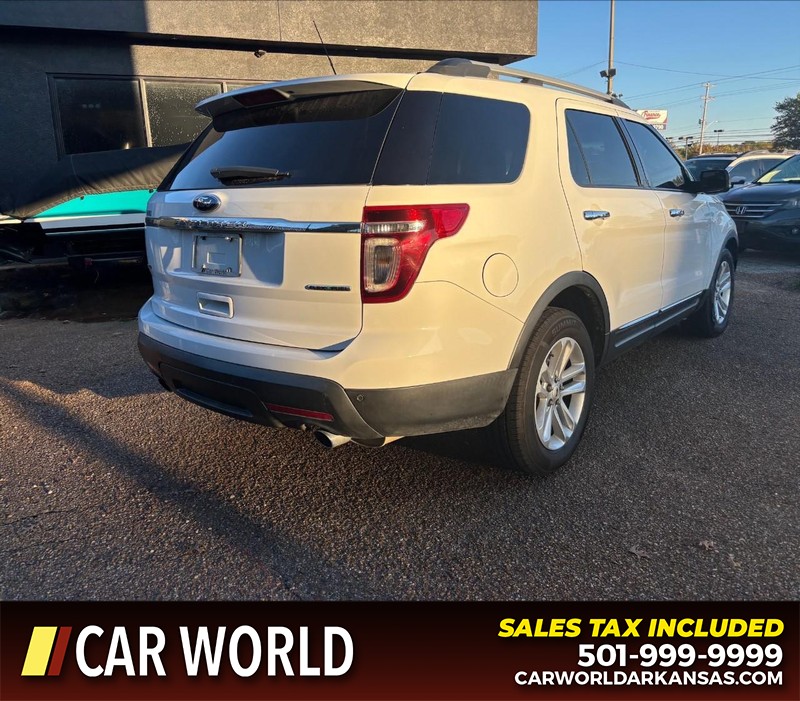 Ford Explorer Vehicle Full-screen Gallery Image 3