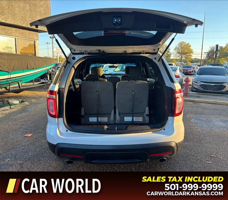 Ford Explorer Vehicle Full-screen Gallery Image 5