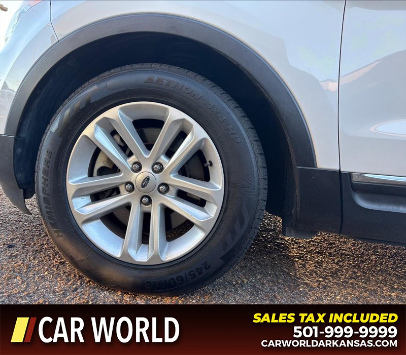 Ford Explorer Vehicle Full-screen Gallery Image 11