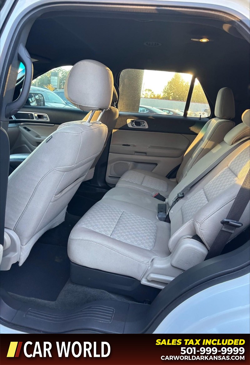 Ford Explorer Vehicle Full-screen Gallery Image 14