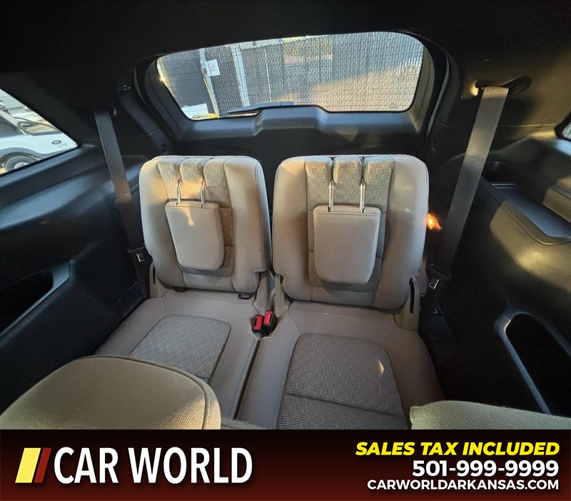 Ford Explorer Vehicle Full-screen Gallery Image 15