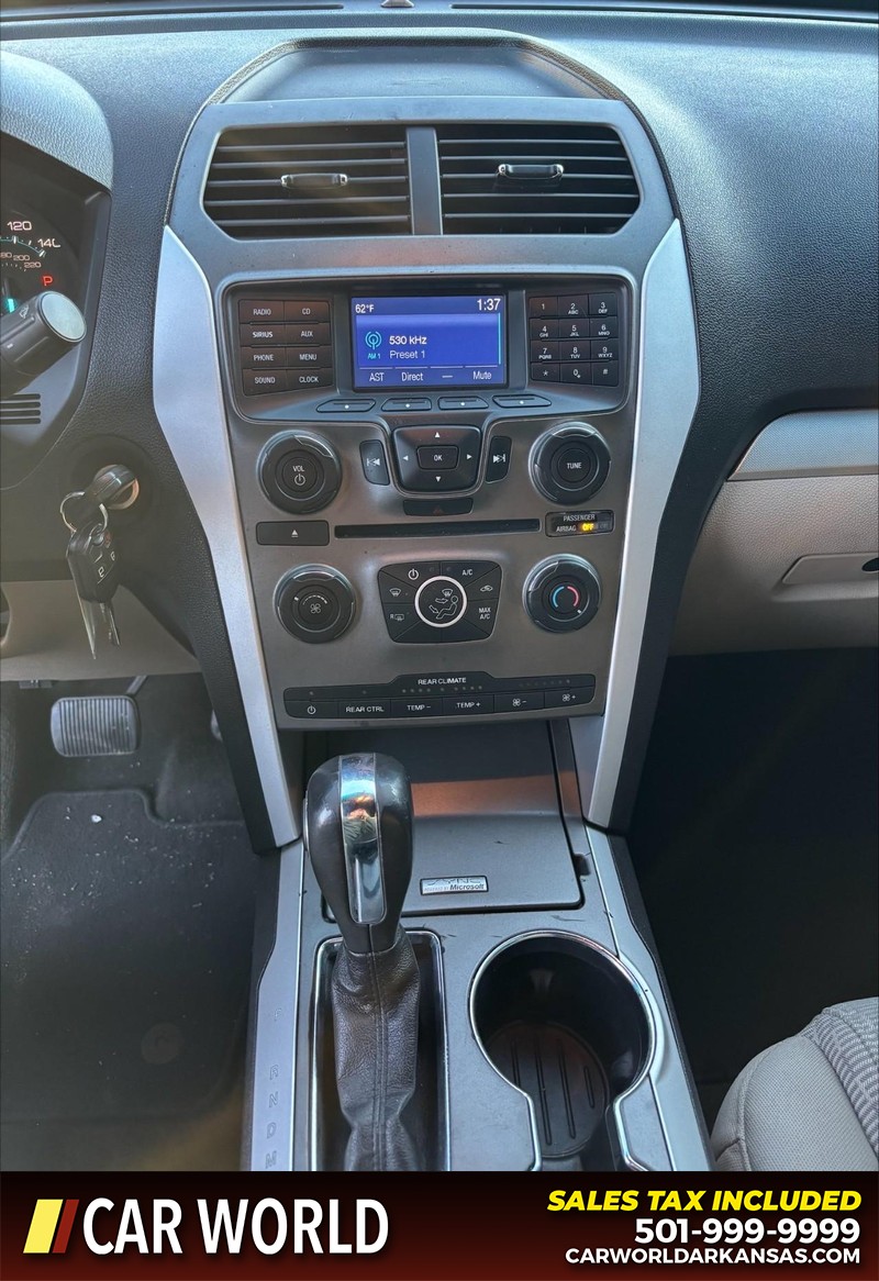 Ford Explorer Vehicle Full-screen Gallery Image 17