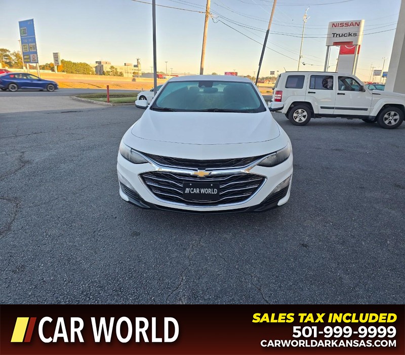 Chevrolet Malibu Vehicle Full-screen Gallery Image 2