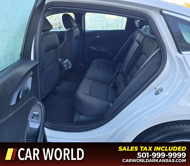 Chevrolet Malibu Vehicle Full-screen Gallery Image 10