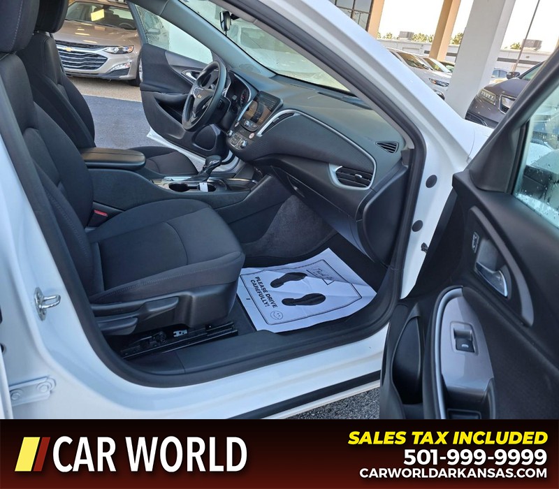 Chevrolet Malibu Vehicle Full-screen Gallery Image 11