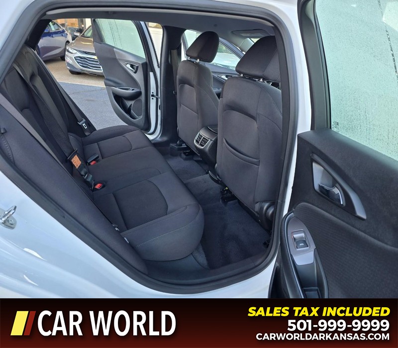 Chevrolet Malibu Vehicle Full-screen Gallery Image 12