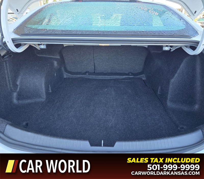 Chevrolet Malibu Vehicle Full-screen Gallery Image 13