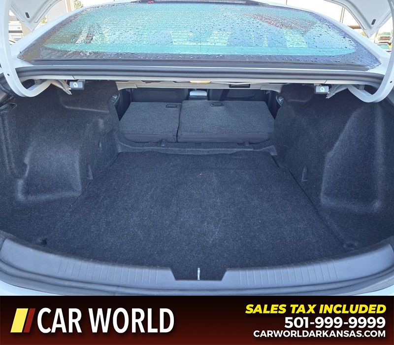 Chevrolet Malibu Vehicle Full-screen Gallery Image 14