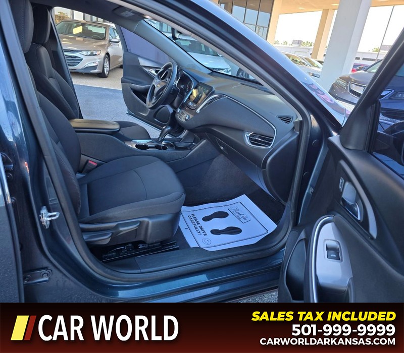 Chevrolet Malibu Vehicle Full-screen Gallery Image 11