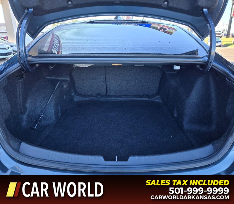 Chevrolet Malibu Vehicle Full-screen Gallery Image 13