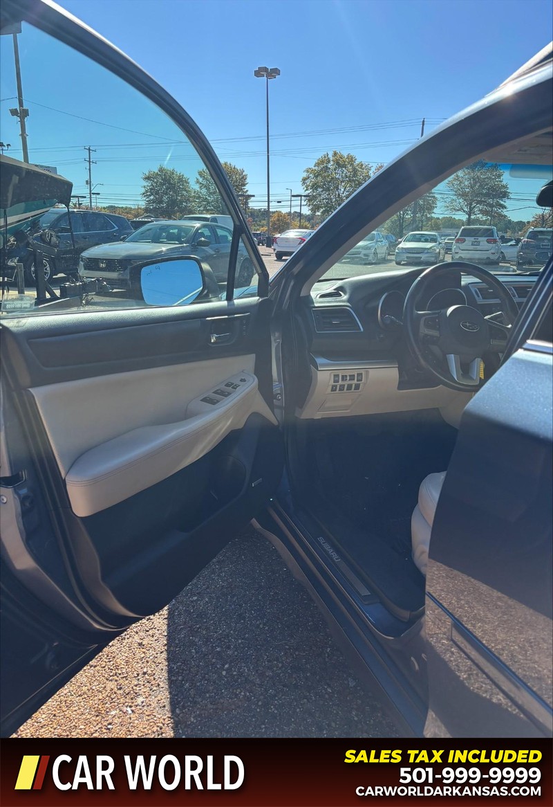 Subaru Outback Vehicle Full-screen Gallery Image 11