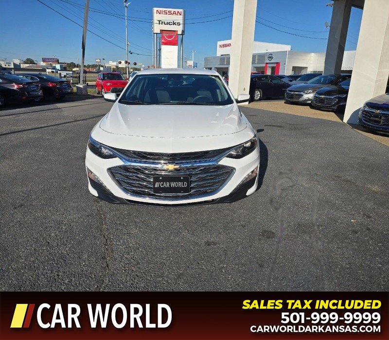 Chevrolet Malibu Vehicle Full-screen Gallery Image 2