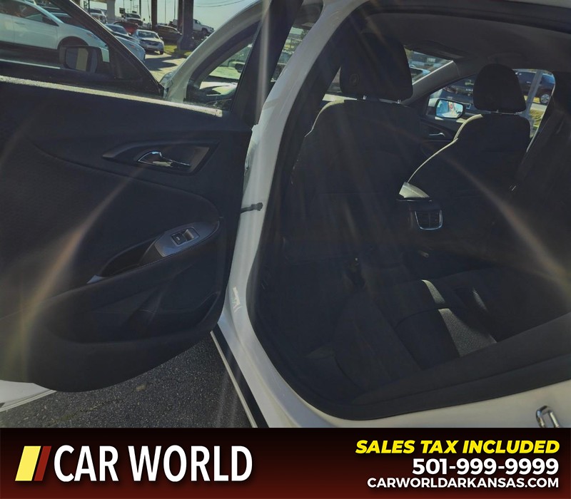 Chevrolet Malibu Vehicle Full-screen Gallery Image 9