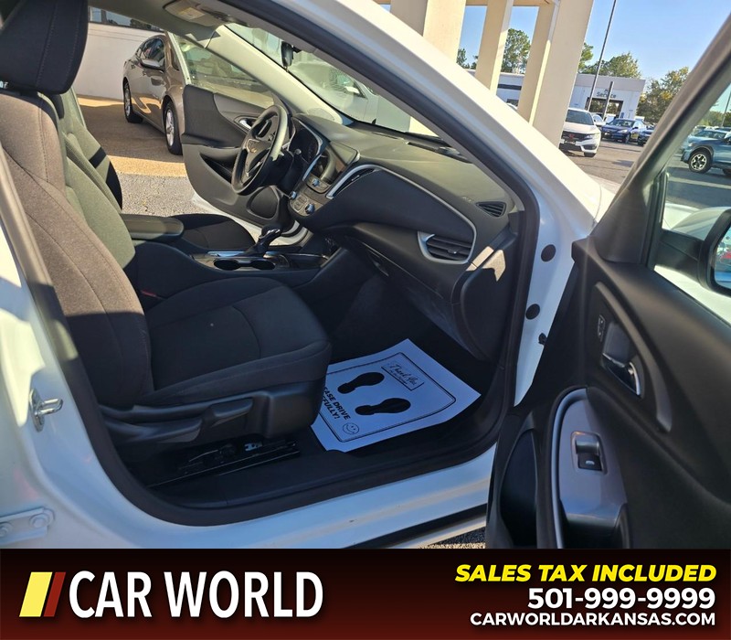 Chevrolet Malibu Vehicle Full-screen Gallery Image 11