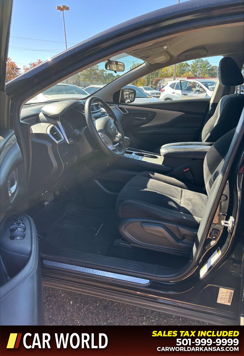 Nissan Murano Vehicle Full-screen Gallery Image 13