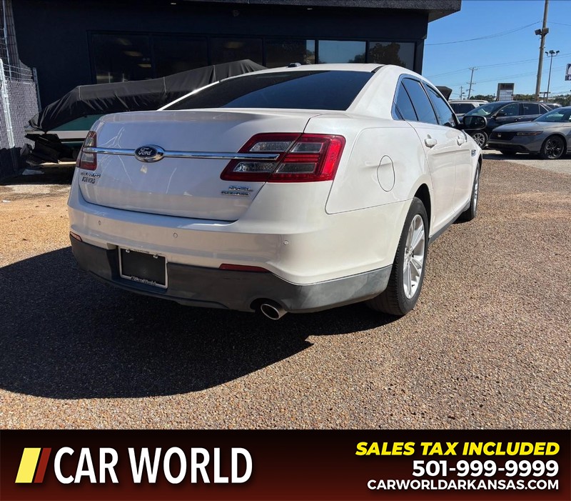 Ford Taurus Vehicle Full-screen Gallery Image 3