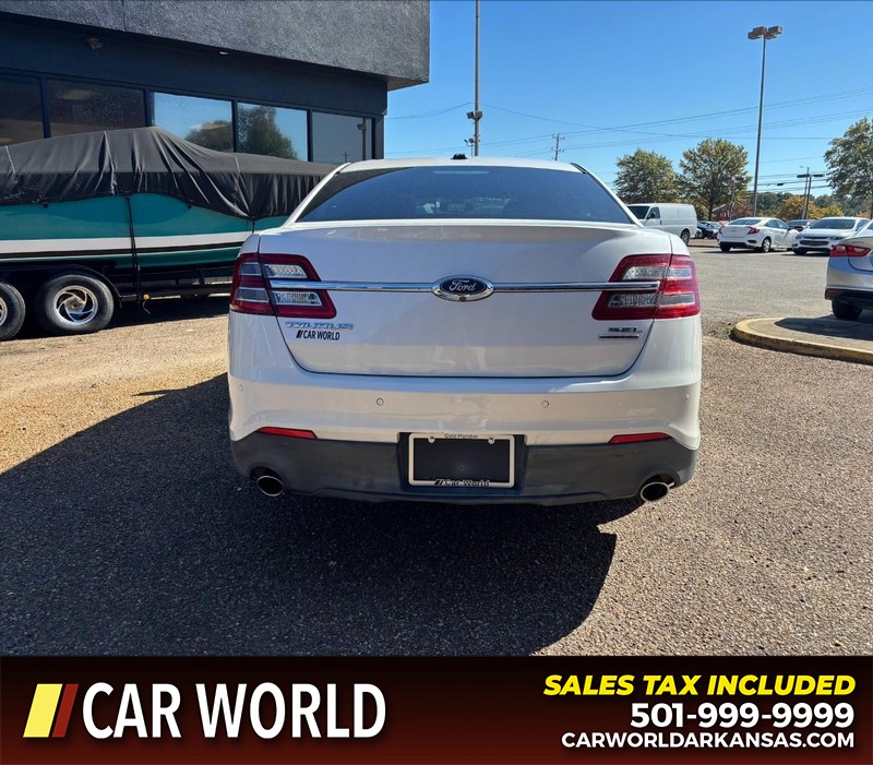 Ford Taurus Vehicle Full-screen Gallery Image 4