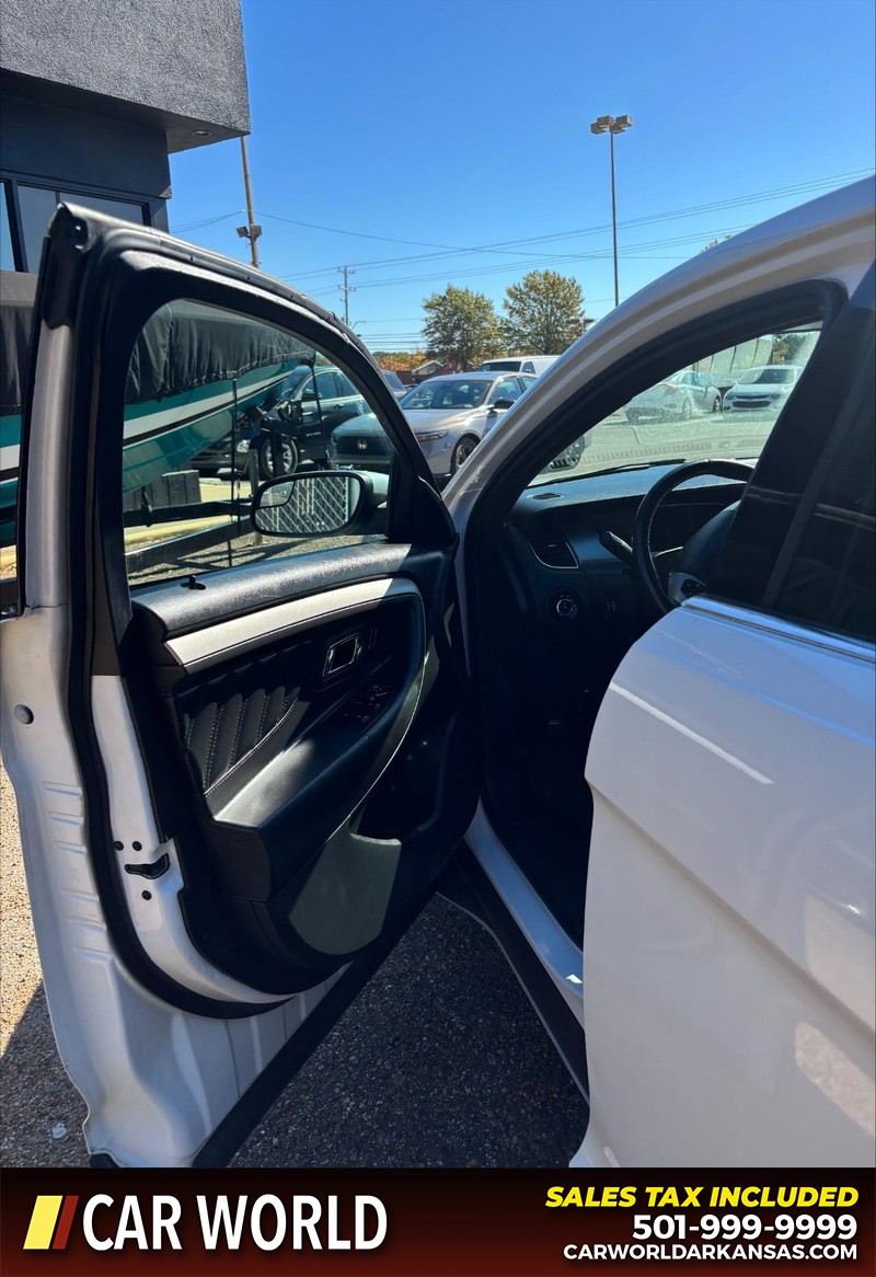 Ford Taurus Vehicle Full-screen Gallery Image 10