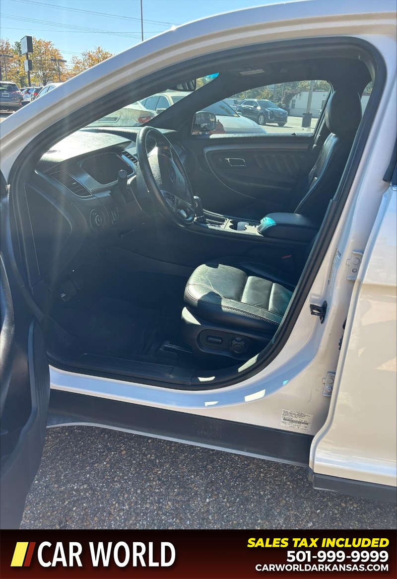 Ford Taurus Vehicle Full-screen Gallery Image 11